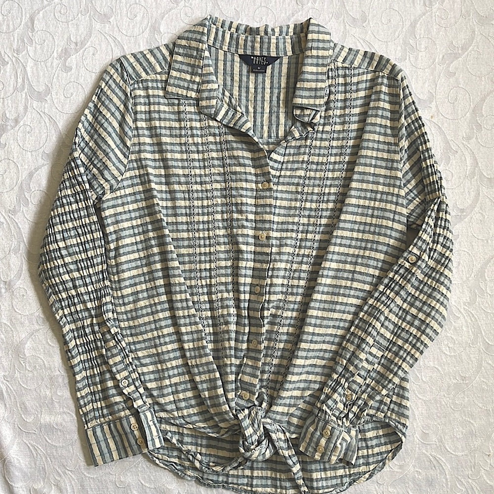 Like new Hayes plaid blue and white button up tie waist shirt